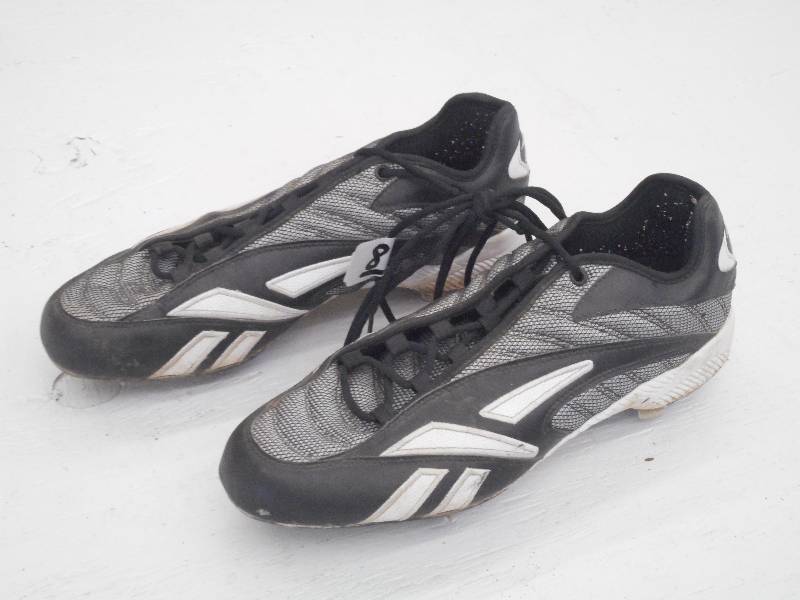 lot 81 image: Reebok Hex BaseballSoftball Shoes,...