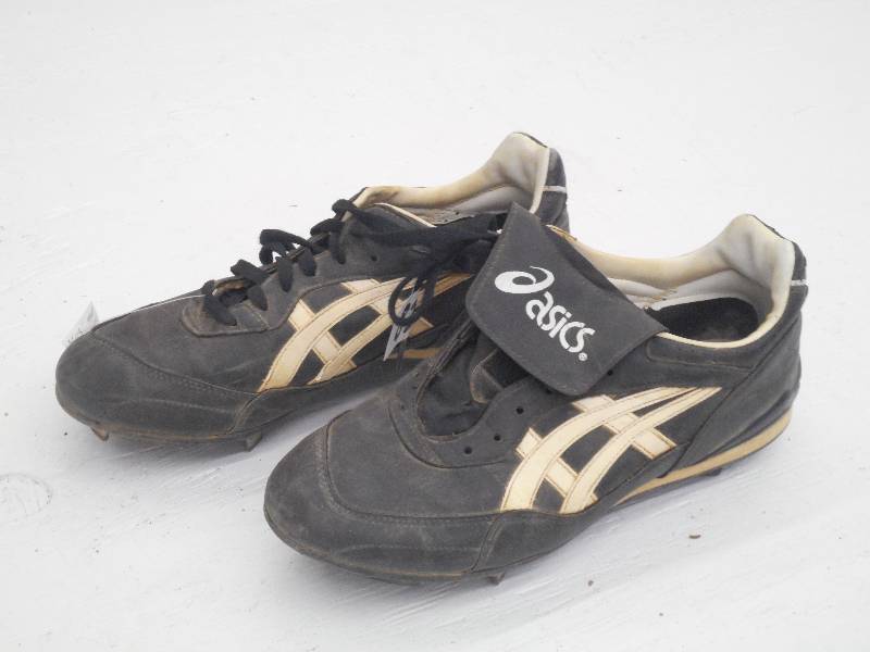 lot 83 image: Basics BlackWhite BaseballSoftbal...