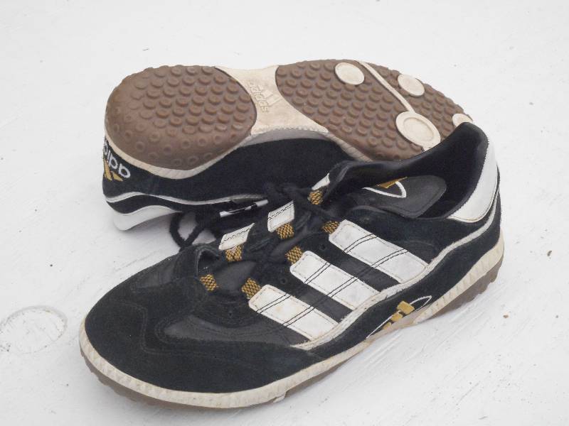 lot 88 image: Adidas Indoor Soccer Shoes, Size 7,...