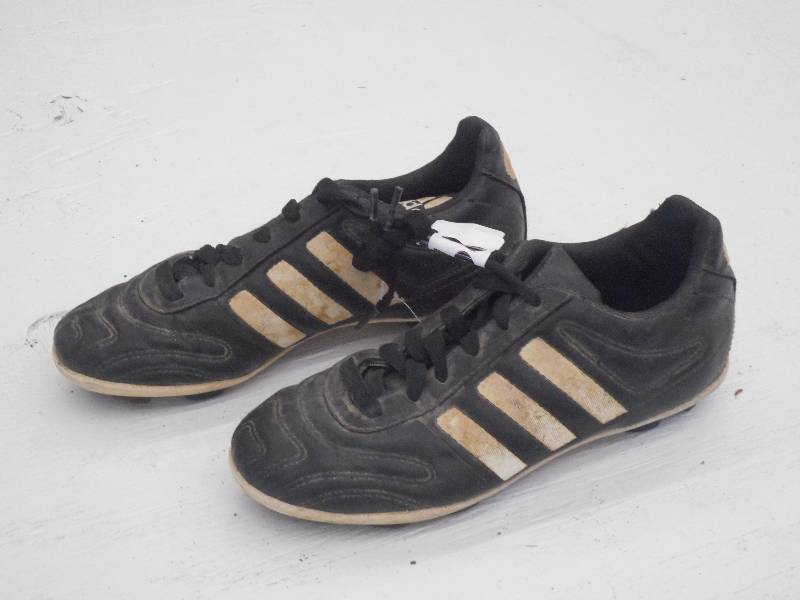 lot 89 image: Adidas Traxion Soccer Shoes, Size 3...