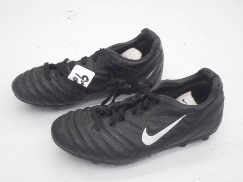 lot 92 image: Nike Tiempo Soccer Shoes, Size 5.5,...
