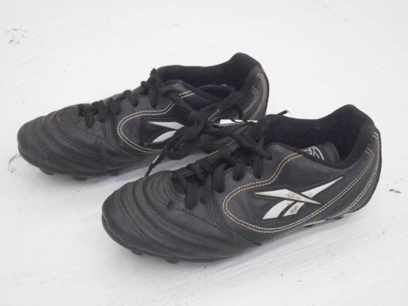 lot 100 image: BlackWhite Soccer Shoes, Size 2Y, ...