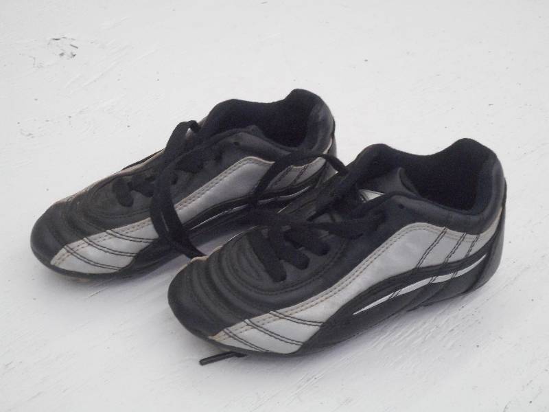lot 101 image: Power SilverBlack Soccer Shoes, Si...