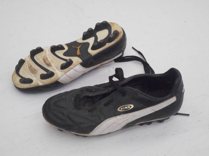 lot 116 image: Puma King Soccer Shoes, Size 4.5, U...
