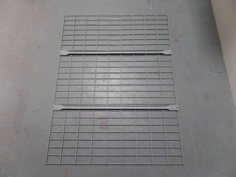 lot 503 image: Pallet Rack Wire Decking