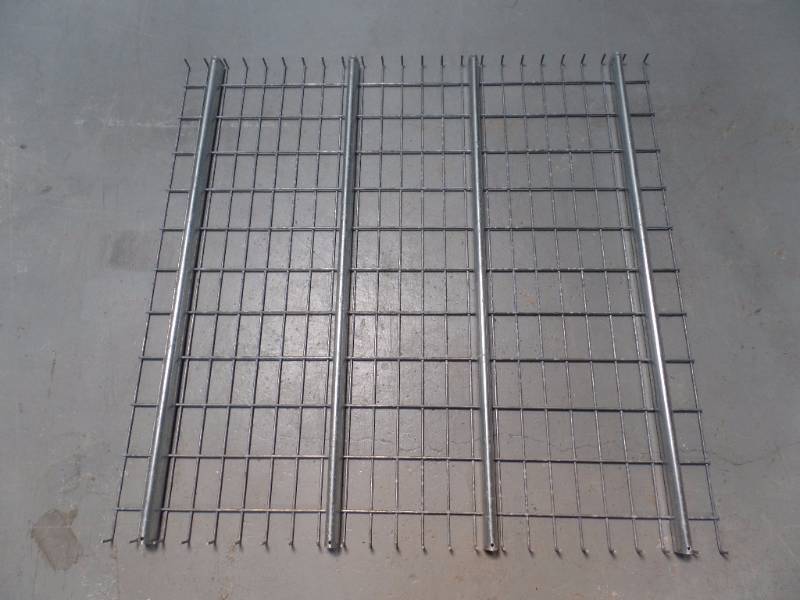 lot 504 image: Pallet Rack Wire Decking