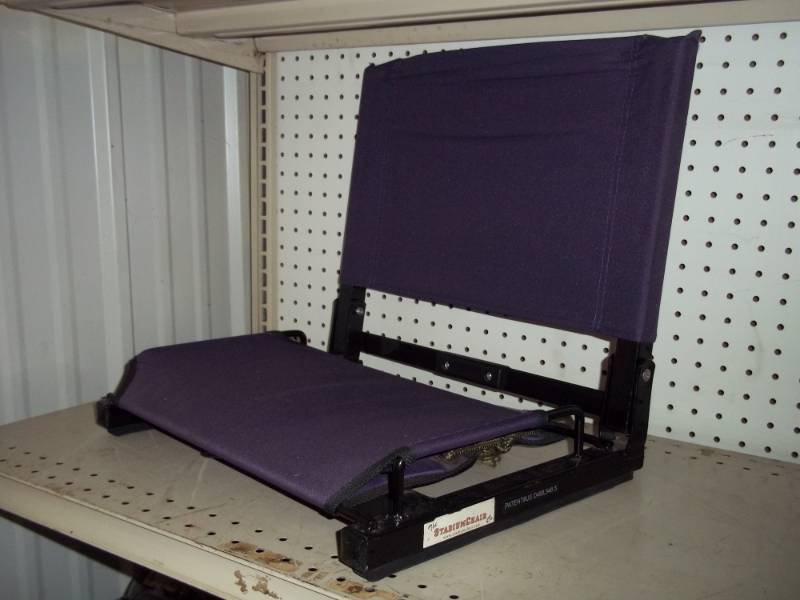 lot 17 image: Stadium Seat, Folding