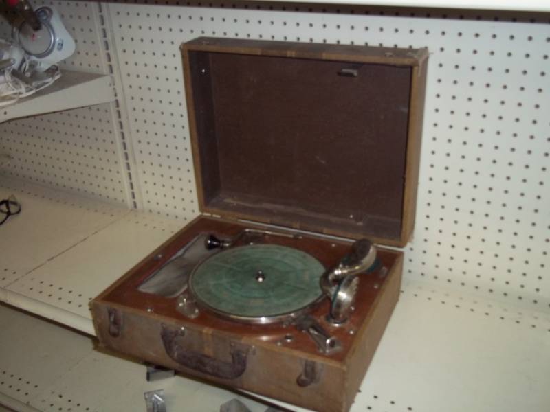 lot 36 image: Vintage Photograph player
