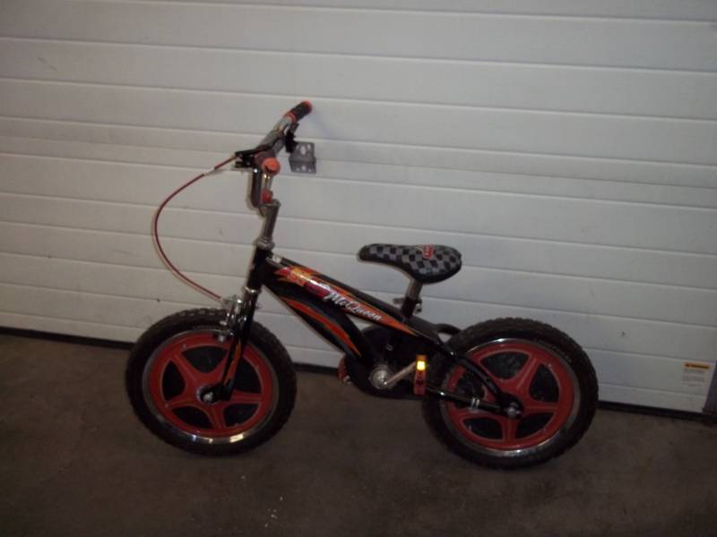 lot 39 image: 16 Kids Bike