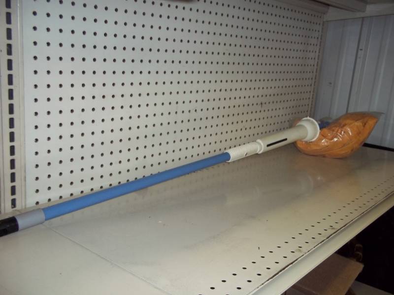 lot 44 image: Mop