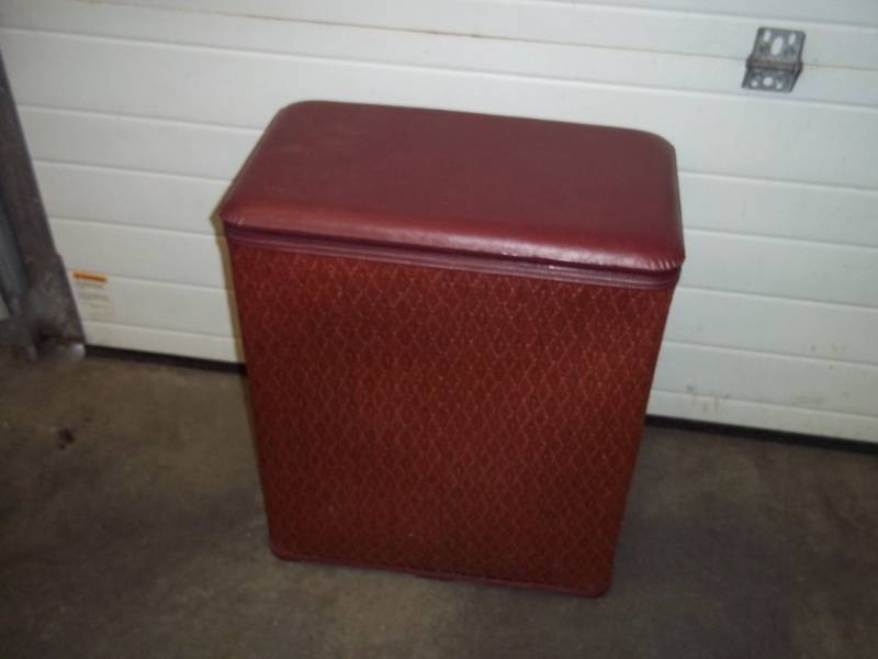 lot 45 image: Cloths Hamper