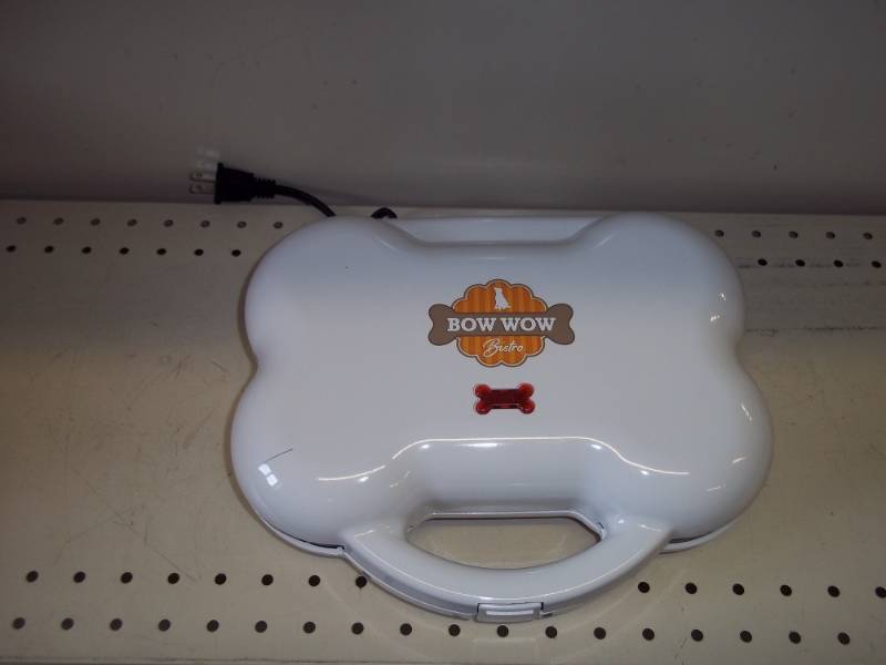 lot 48 image: Bow Wow Bistro