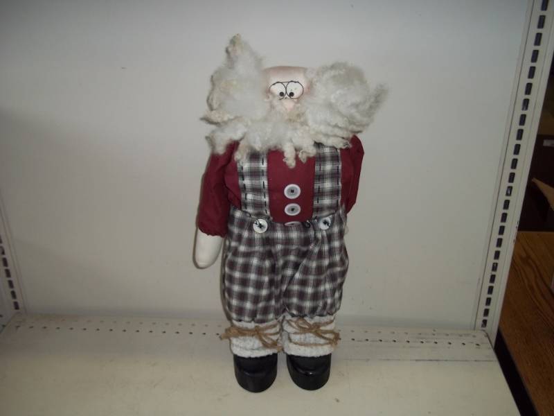lot 49 image: Santa Dcor