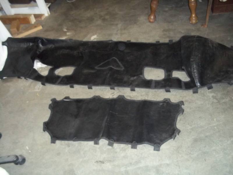 lot 72 image: 2 Car Bras