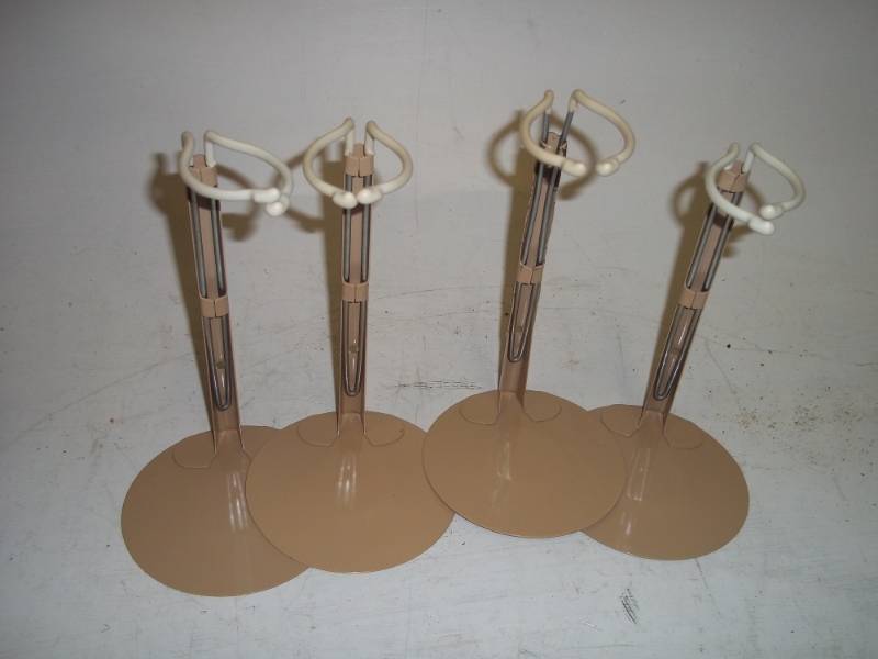 lot 80 image: 4 Doll Stands