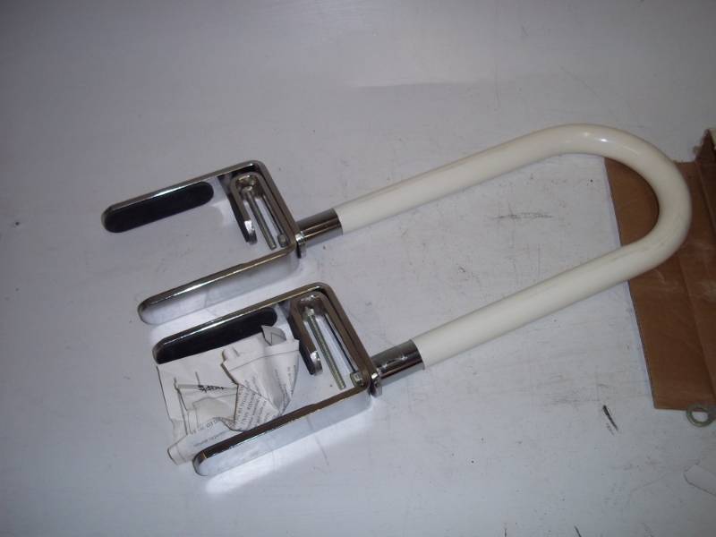lot 81 image: Bath tub Rail