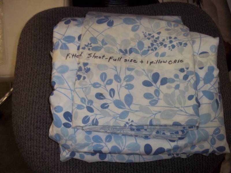 lot 91 image: Fitted Sheet full size 1 pillow case