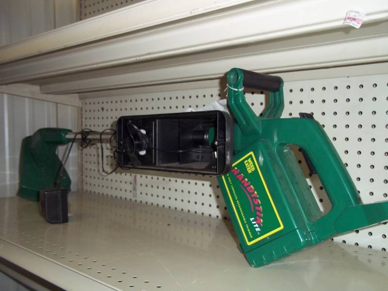 lot 5 image: Weed Eater Rechargeable String Trimmer