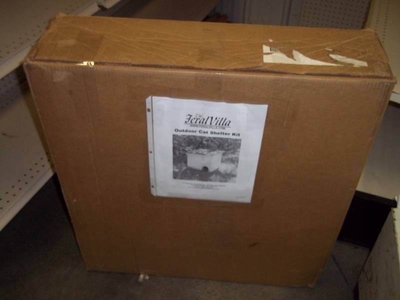 lot 6 image: New Outdoor Cat Shelter
