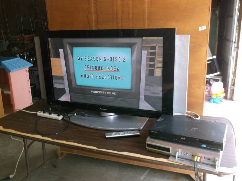 lot 4 image: Pioneer TV