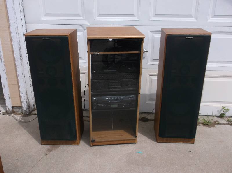 lot 5 image: Pioneer Stereo