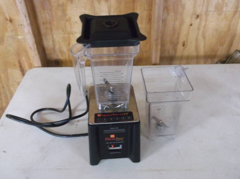 lot 14 image: Blendtec