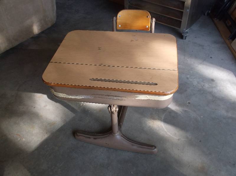 lot 19 image: Vintage