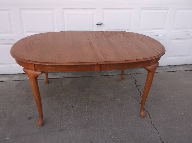 lot 2 image: Dinning Table