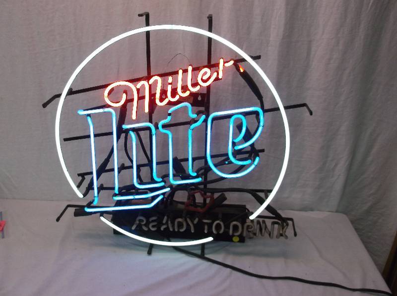 lot 26 image: Neon Bar Light