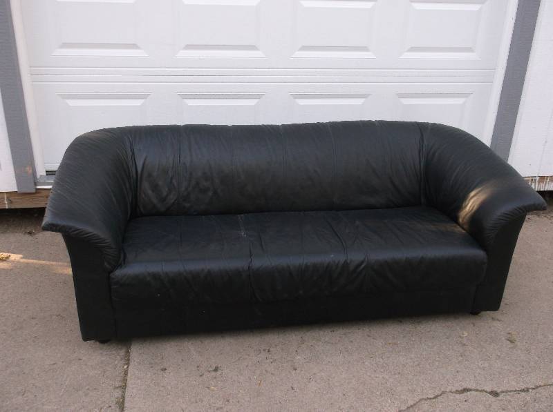 lot 29 image: Leather Sofa
