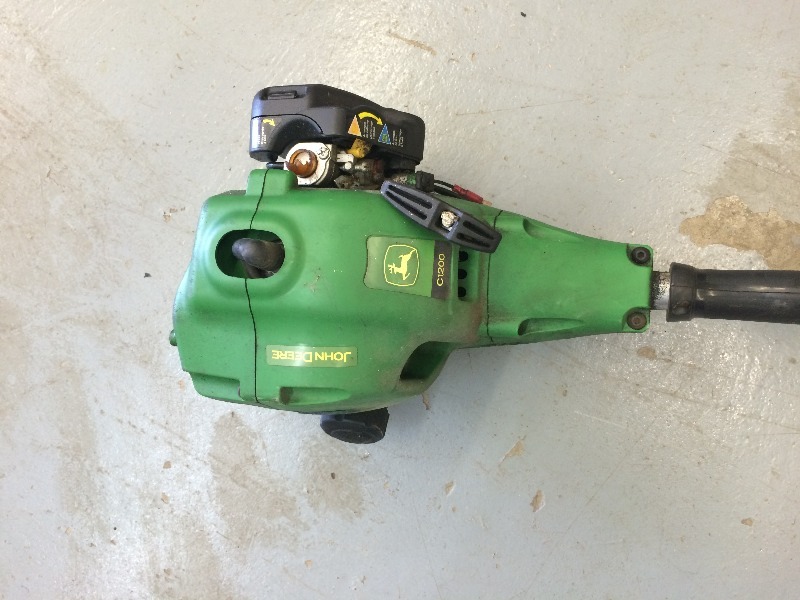 John Deer C1200 Gas weed whipper