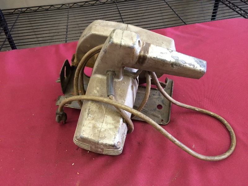 Black & Decker circulating saw  7 14 - works