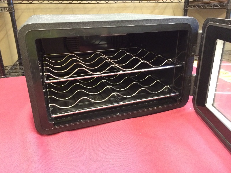 8 bottle Wine Chiller  Cooler  Refrigerator - works