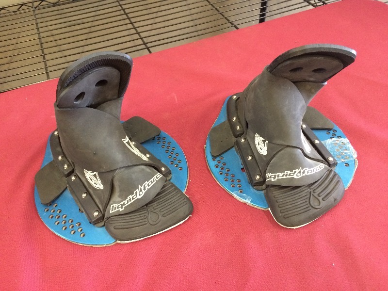 Liquid Force Board Bindings  size Small