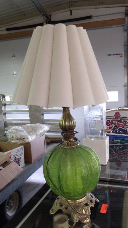 lot 271 image: Lamp