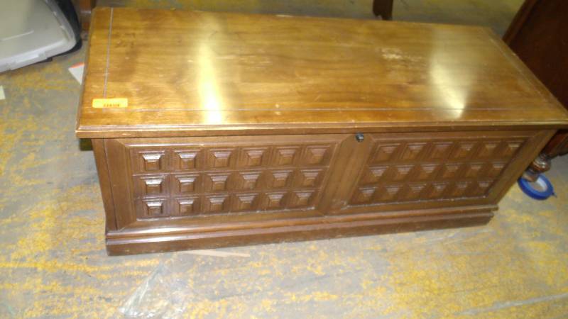 lot 279 image: Vintage Lane Cedar Chest