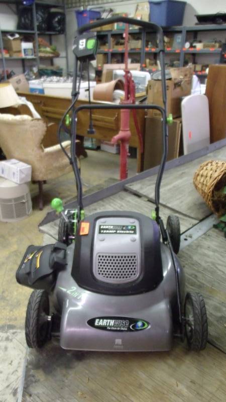 lot 281 image: Earth Wise electric Lawn Mower