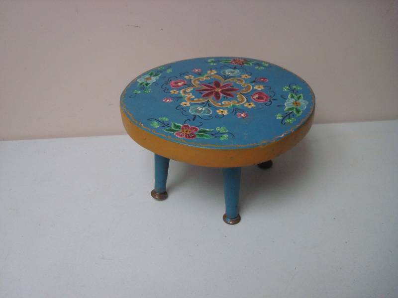 lot 24 image: Vintage Gerber Stool