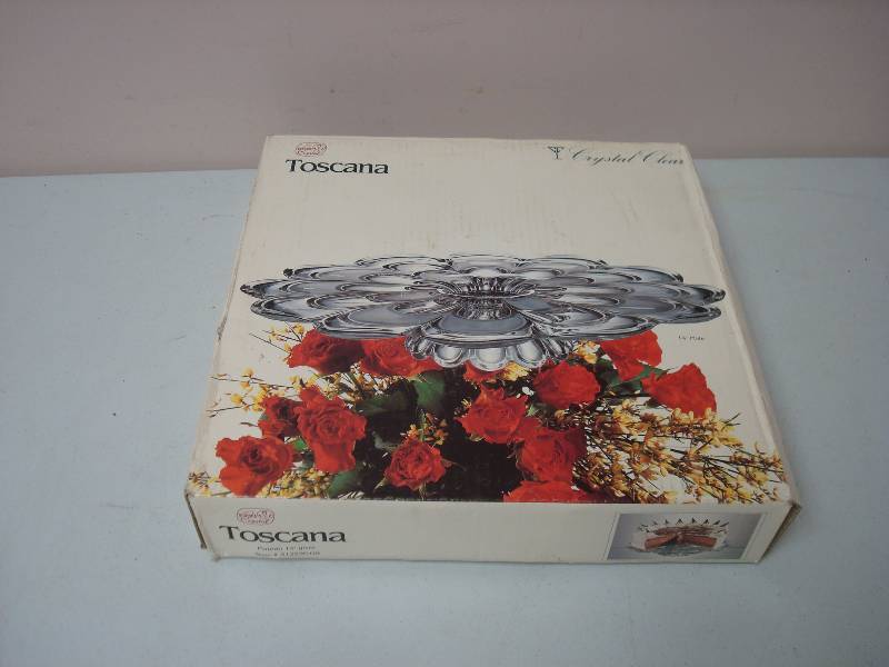 lot 37 image: Bohemia Crystal Toscana Serving Tray