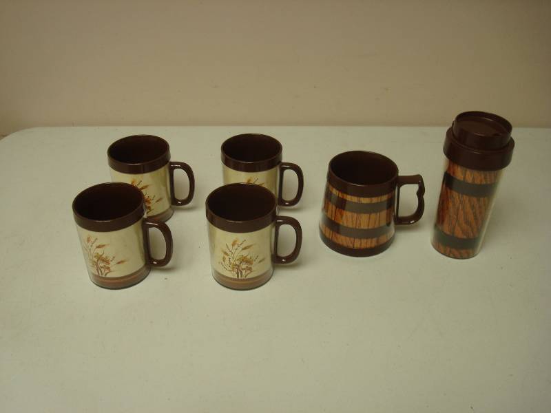 lot 46 image: Lot Of Vintage Thermo Ware Coffee Mugs