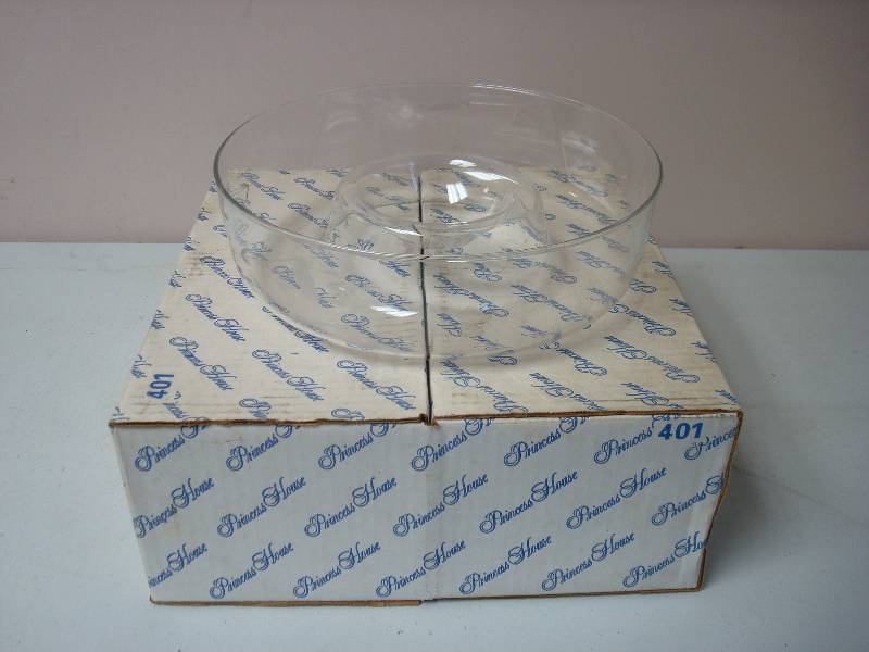 lot 54 image: Princess House Glass Chip n Dip Bowl
