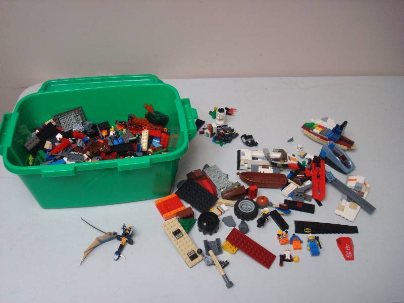 lot 69 image: Small Bin With Mostly Legos, Some Star Wars Parts
