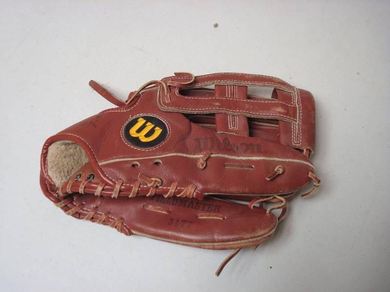 lot 79 image: Kirby Puckett Edition Wilson Youth Leather Glove, Some Wear, Loose Thread
