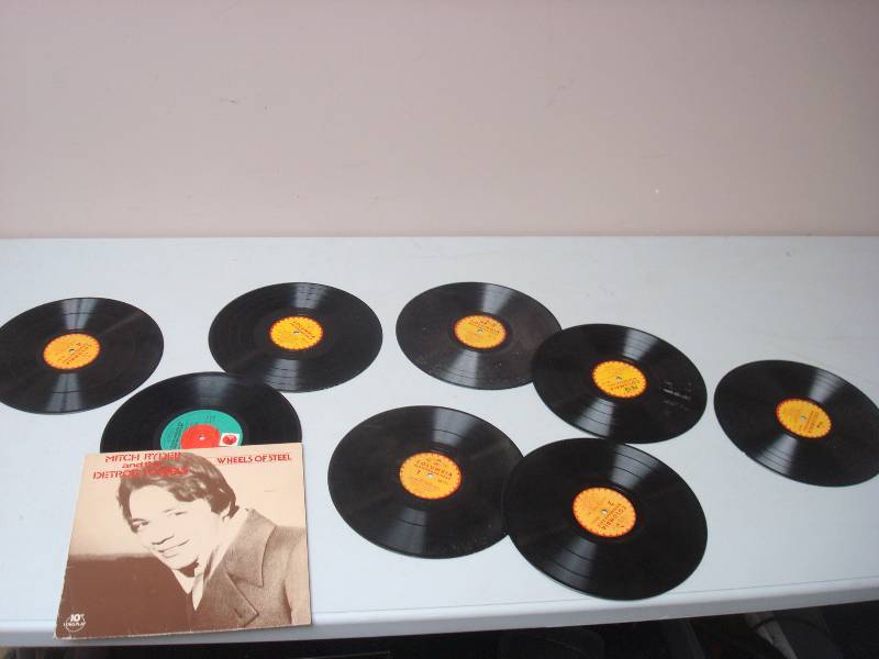 lot 81 image: Lot Of Columbia Nonbreakable 10 Records, Show Wear