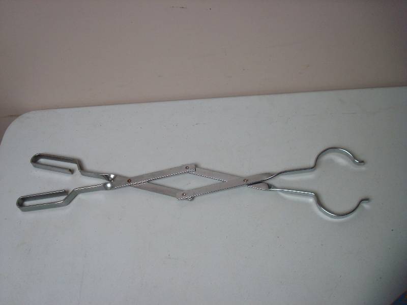 lot 91 image: Metal Reach Grabbing Tool