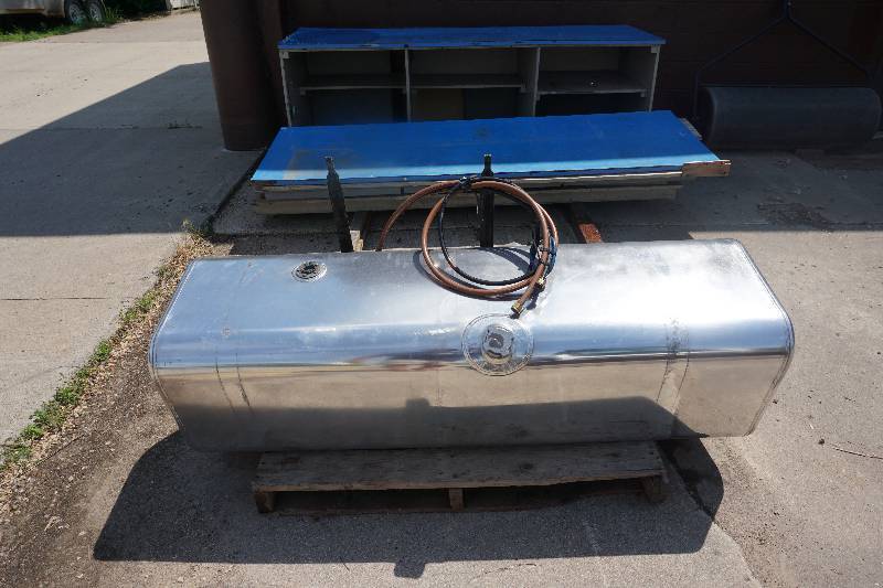 80 Gallon Aluminum Diesel Truck Fuel Tank With Mounting Rack and