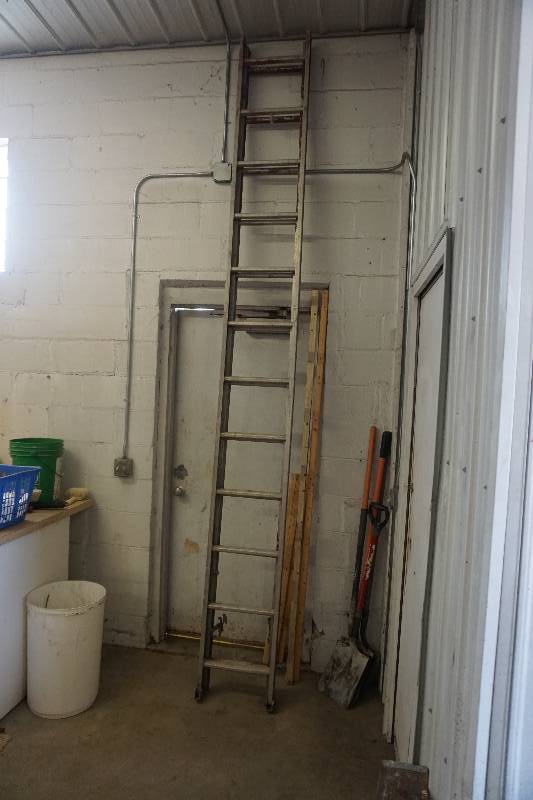 White Metal Brand Type III 24 Aluminum Extension Ladder