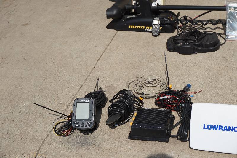 Lowrance Model HDS8 Insight Fish Locator With Lowrance X4 BowStern Mount Locator With Transducer