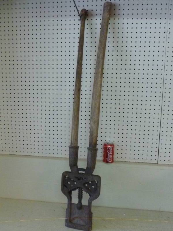 Antique Dehorner Tool