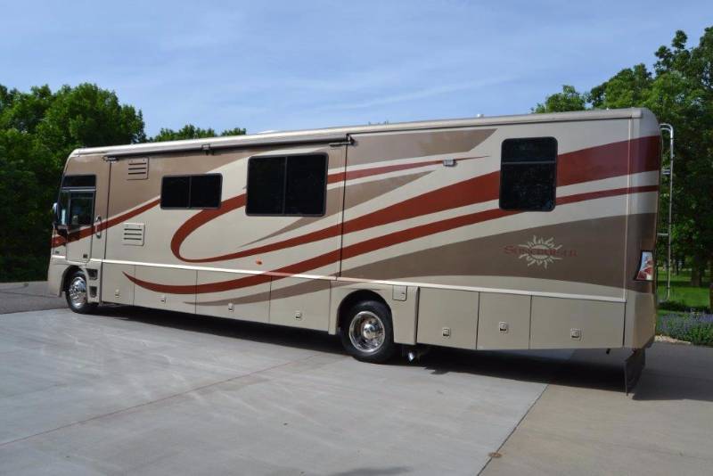 lot 1 image: 2006 Winnebago Itasca Coach